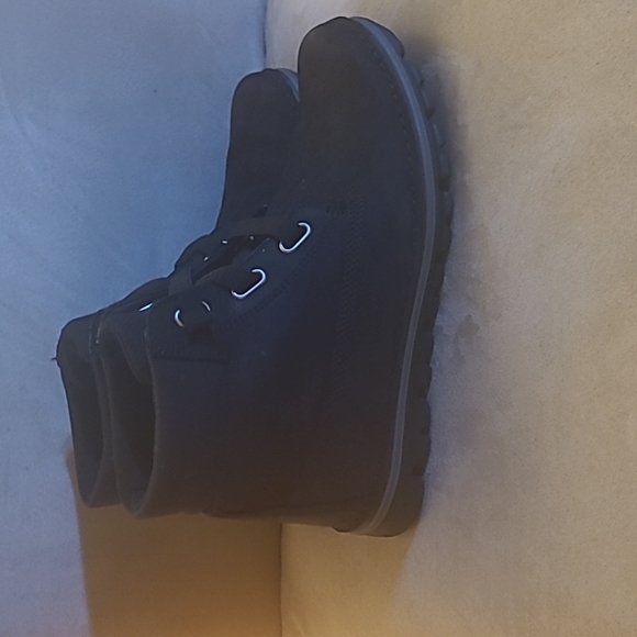Black Timberland Boots - Picture 2 of 8